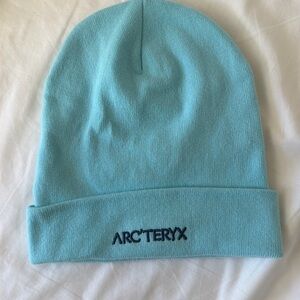 Arc’teryx blue beanie excellent condition